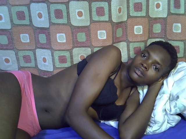 Slender-kerry live cam on BongaCams