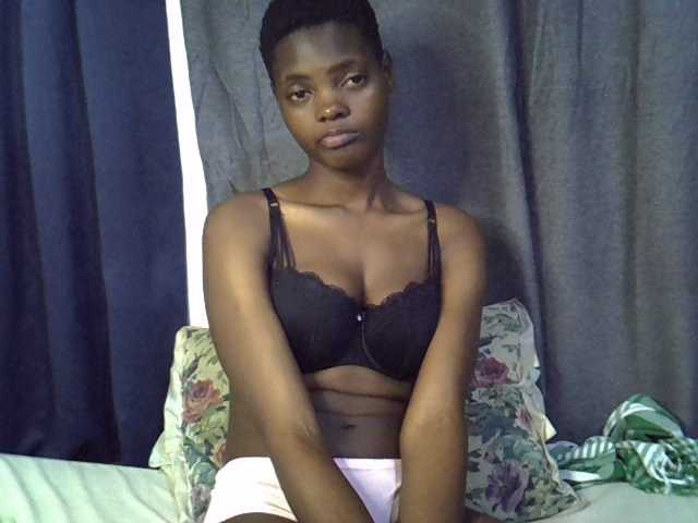 Slender-kerry live cam on BongaCams