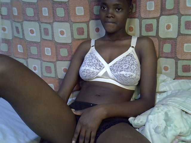 Slender-kerry live cam on BongaCams