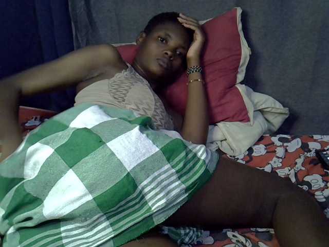 Slender-kerry webcam bongacams model stream image