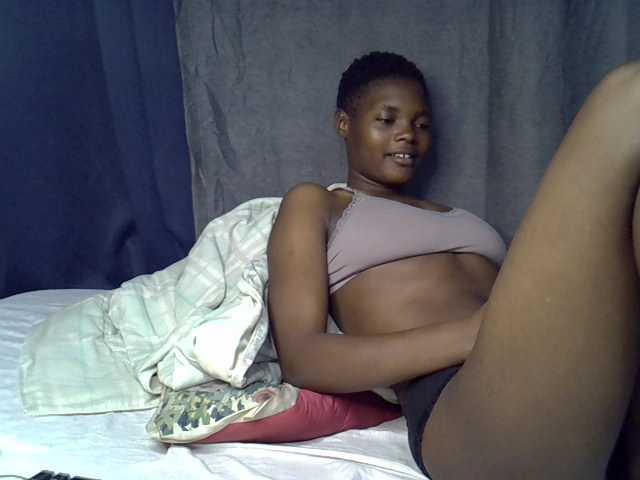 Slender-kerry live cam on BongaCams