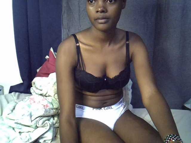 Slender-kerry live cam on BongaCams