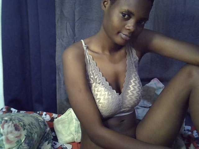 Slender-kerry webcam bongacams model stream image