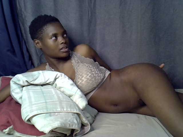Slender-kerry live cam on BongaCams