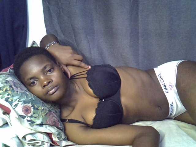 Slender-kerry live cam on BongaCams