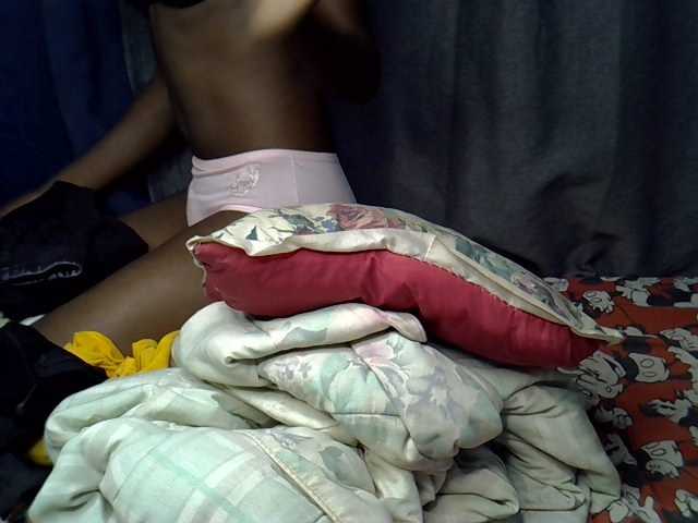Slender-kerry live cam on BongaCams