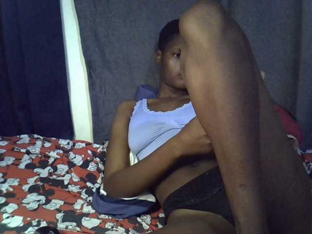 Slender-kerry live cam on BongaCams