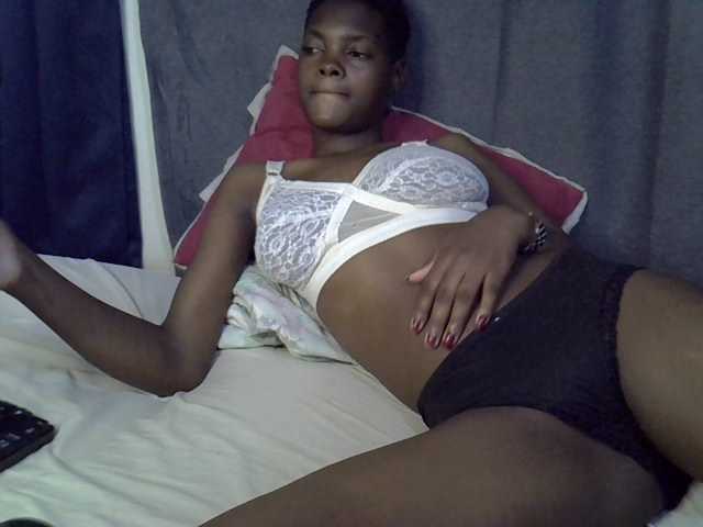 Slender-kerry live cam on BongaCams