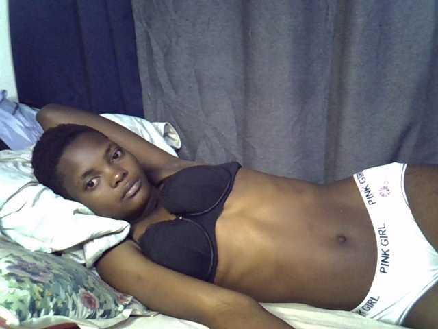 Slender-kerry live cam on BongaCams