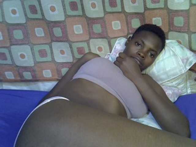 Slender-kerry live cam on BongaCams