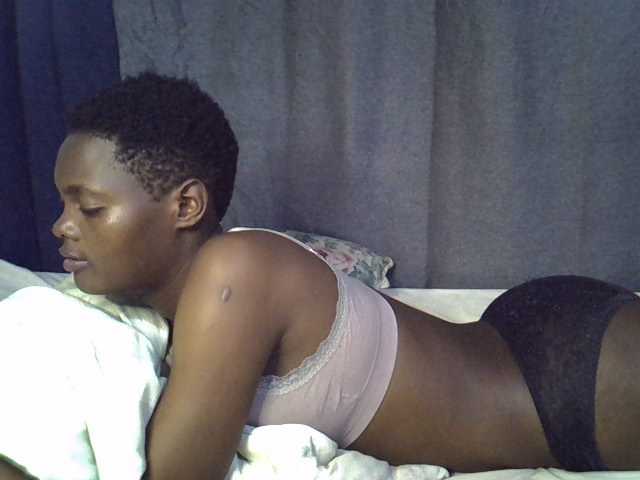 Slender-kerry live cam on BongaCams
