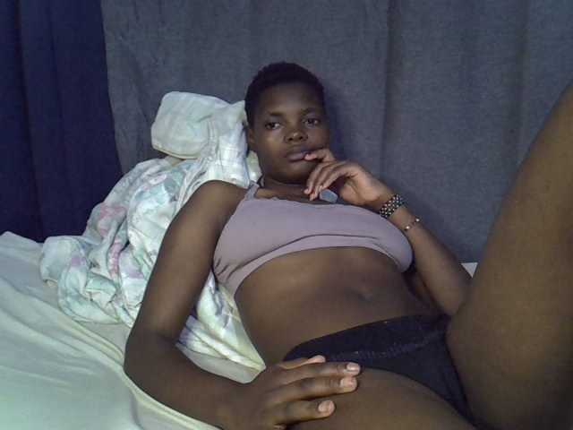 Slender-kerry live cam on BongaCams