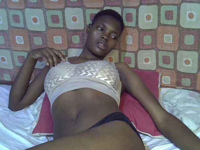 Slender-kerry live cam on BongaCams