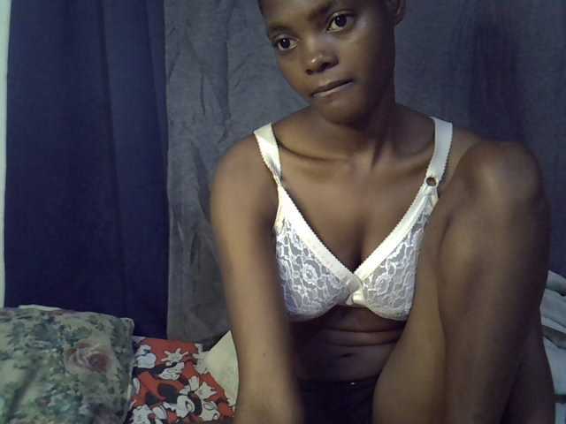 Slender-kerry, live now on BongaCams