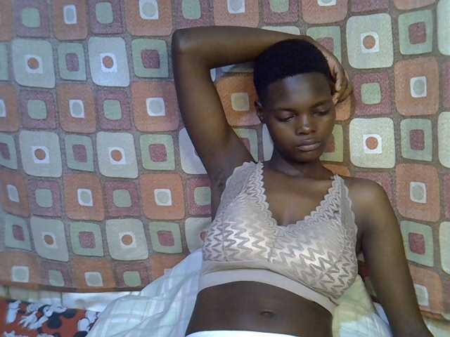 Slender-kerry live cam on BongaCams
