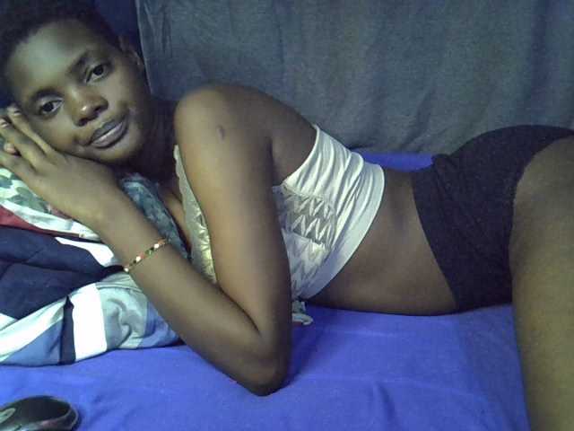 Slender-kerry live cam on BongaCams