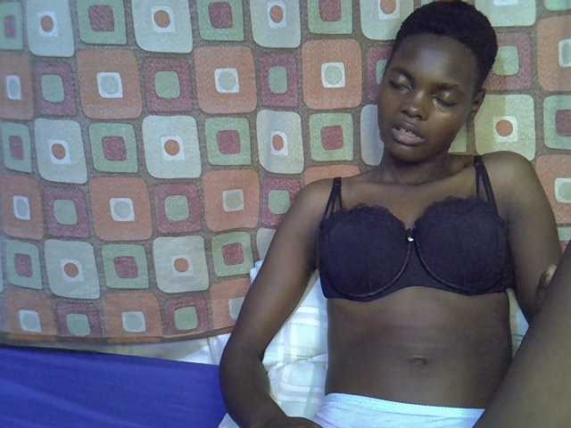 Slender-kerry live cam on BongaCams