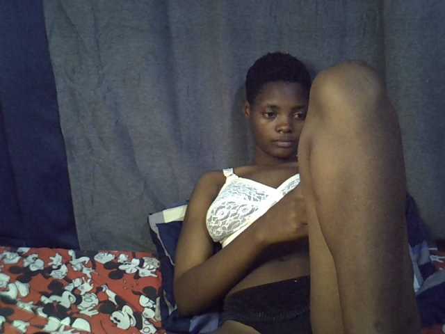 Slender-kerry live cam on BongaCams