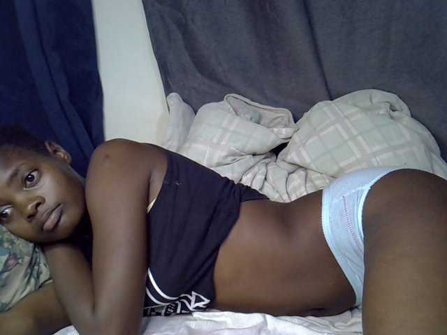 Slender-kerry live cam on BongaCams