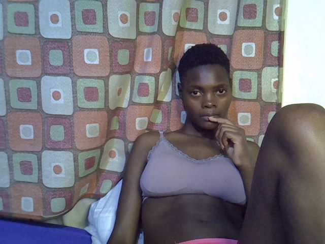 Slender-kerry live cam on BongaCams