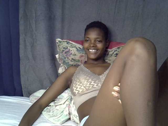 Slender-kerry live cam on BongaCams