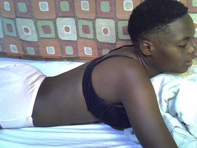 Slender-kerry live cam on BongaCams