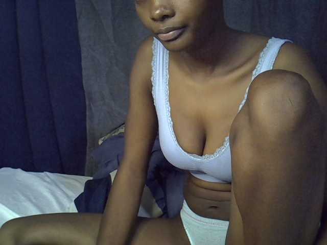 Slender-kerry live cam on BongaCams