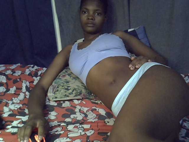Slender-kerry live cam on BongaCams