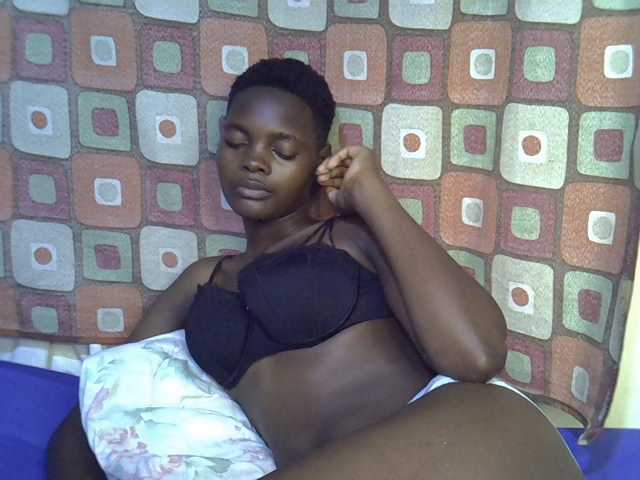 Slender-kerry live cam on BongaCams