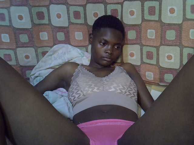 Slender-kerry live cam on BongaCams