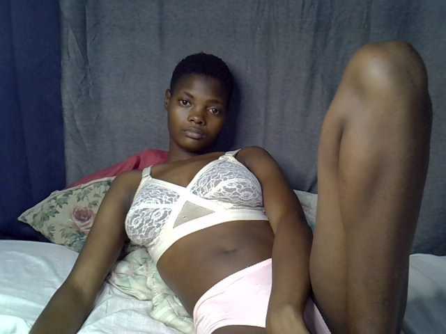 Slender-kerry live cam on BongaCams