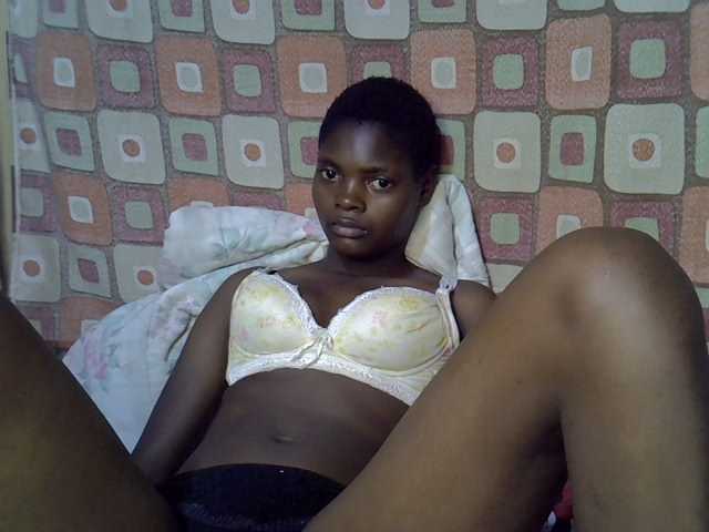 Slender-kerry live cam on BongaCams