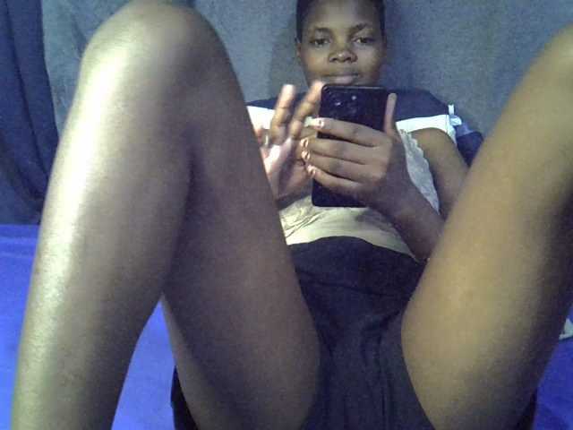 Slender-kerry live cam on BongaCams
