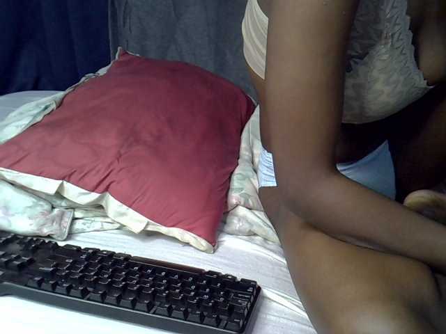 Slender-kerry live cam on BongaCams