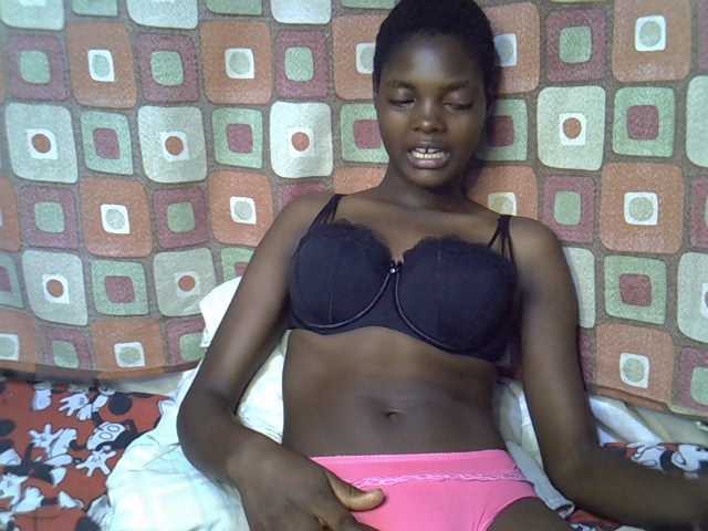 Slender-kerry live cam on BongaCams
