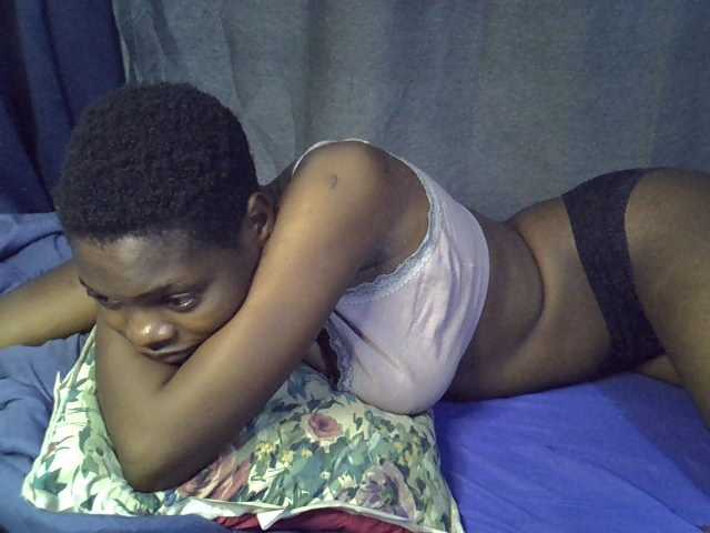 Slender-kerry live cam on BongaCams