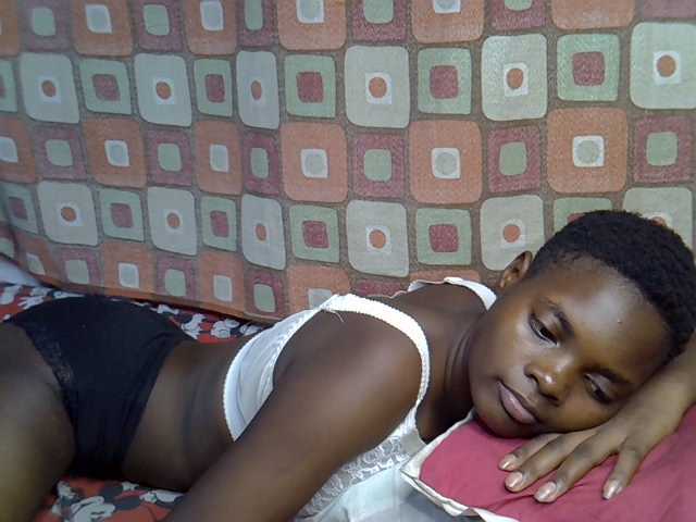 Slender-kerry live cam on BongaCams