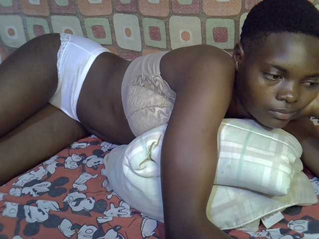 Slender-kerry live cam on BongaCams
