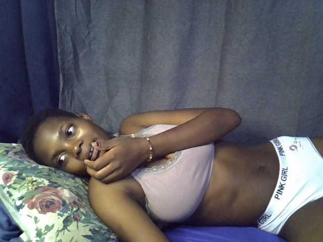 Slender-kerry live cam on BongaCams