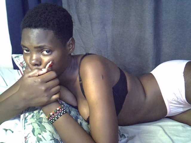 Slender-kerry live cam on BongaCams