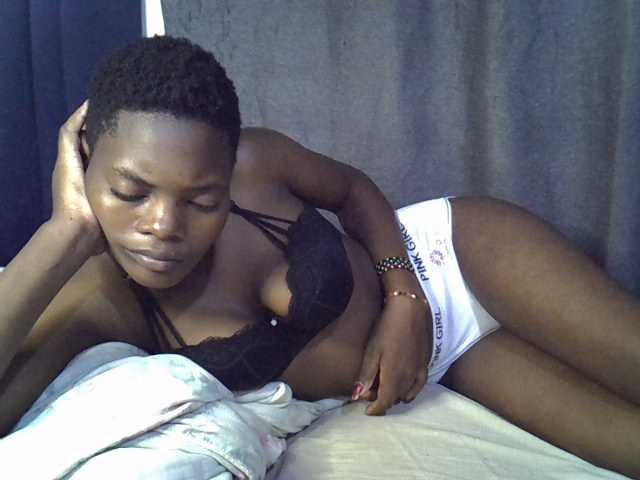 Slender-kerry live cam on BongaCams