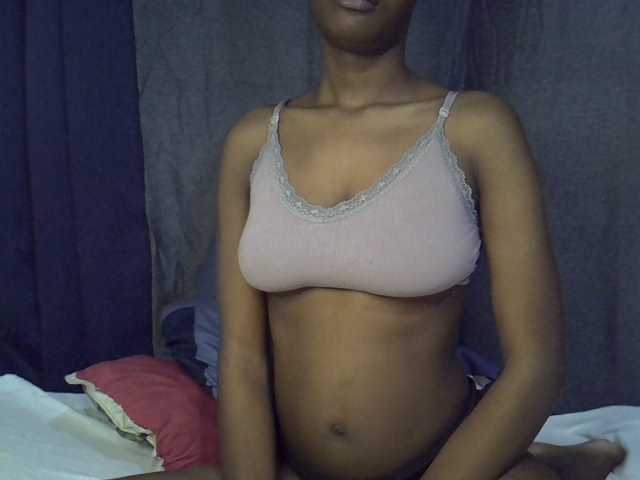 Slender-kerry live cam on BongaCams