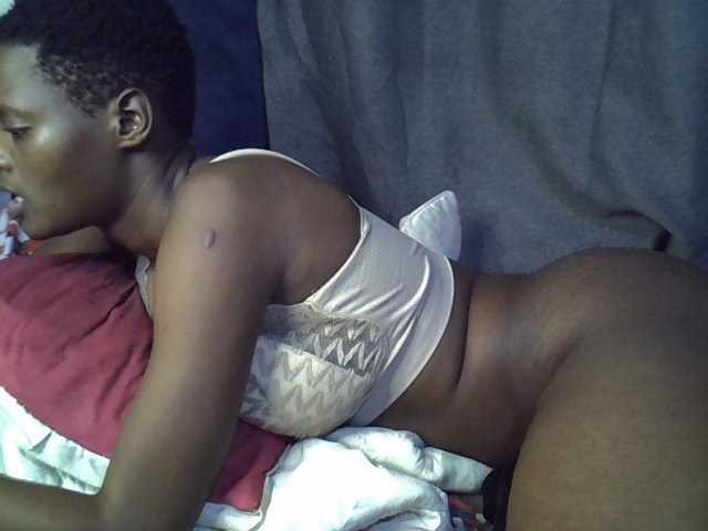 Slender-kerry webcam bongacams model stream image