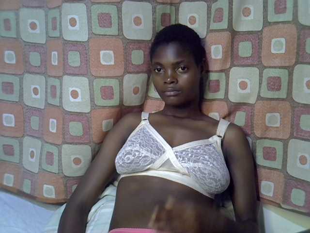 Slender-kerry live cam on BongaCams