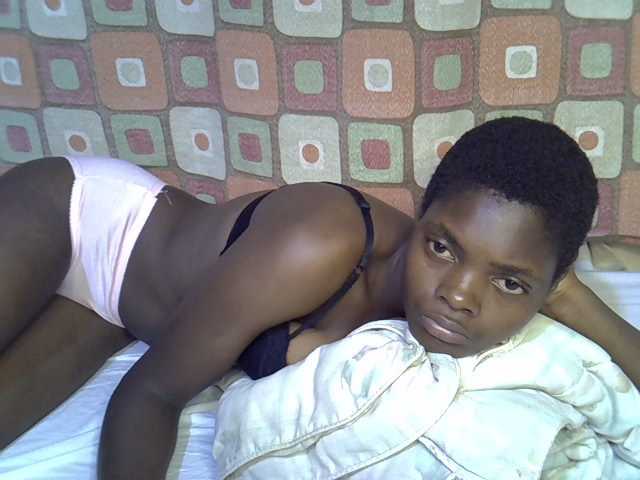 Slender-kerry live cam on BongaCams