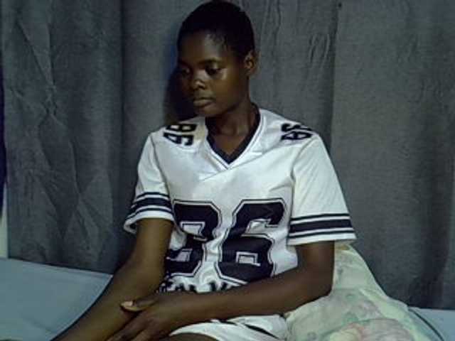 Slender-kerry live cam on BongaCams