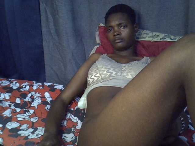 Slender-kerry webcam bongacams model stream image
