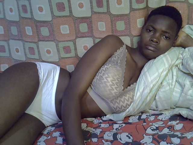 Slender-kerry live cam on BongaCams