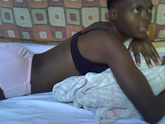 Slender-kerry live cam on BongaCams