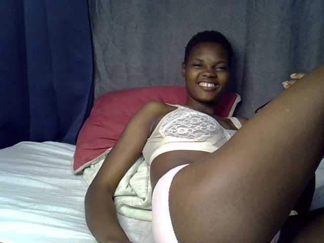 Slender-kerry live cam on BongaCams